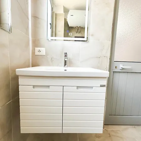 Apartmán Garsoniere 1076 *